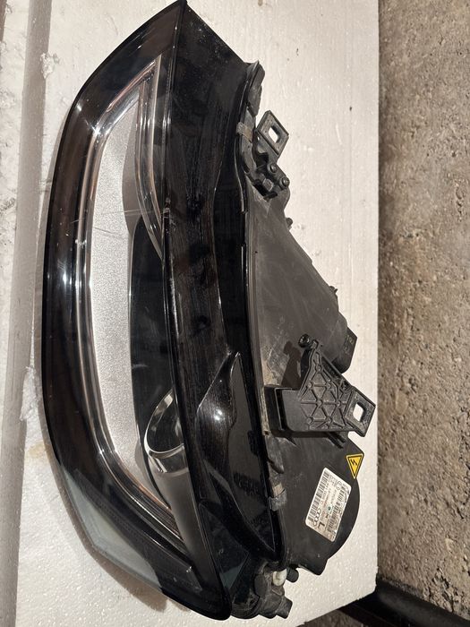 Фар Audi A4 B 8.5