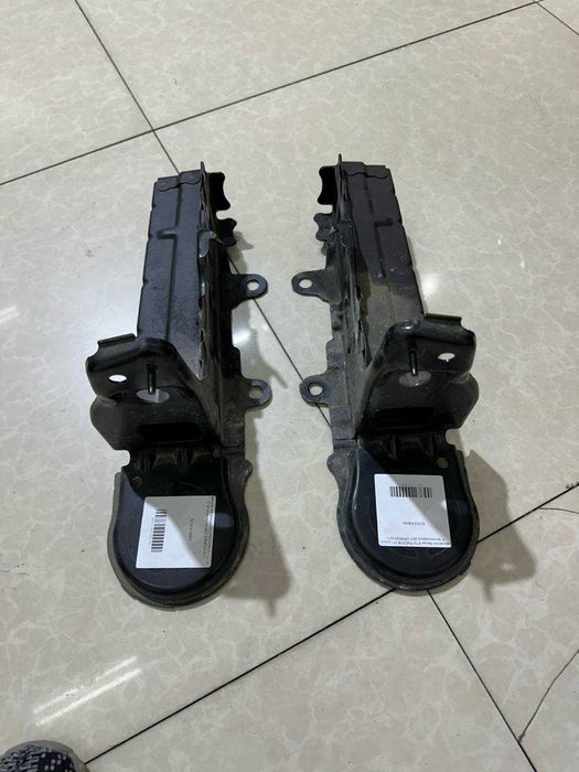 Крепление балки с телевизором камри 70-75 es 19-22 б/у оригинал