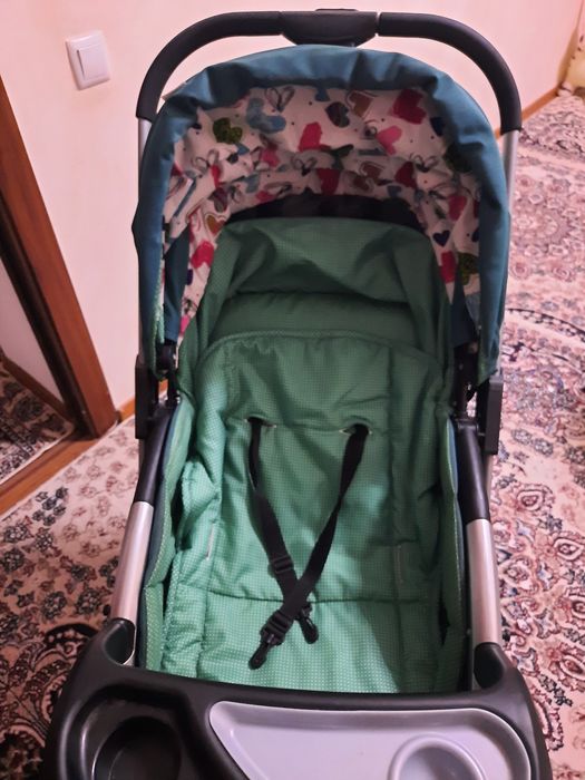 Коляска детская , зелёного цвета
