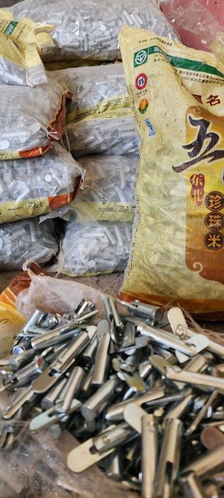 Флажковый замок. Фиксатор. Крючок.