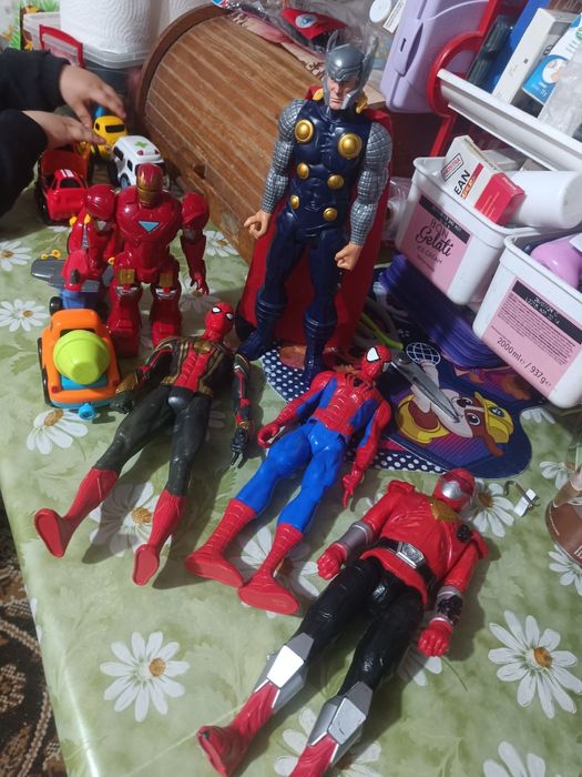 Ne despărțim de ei