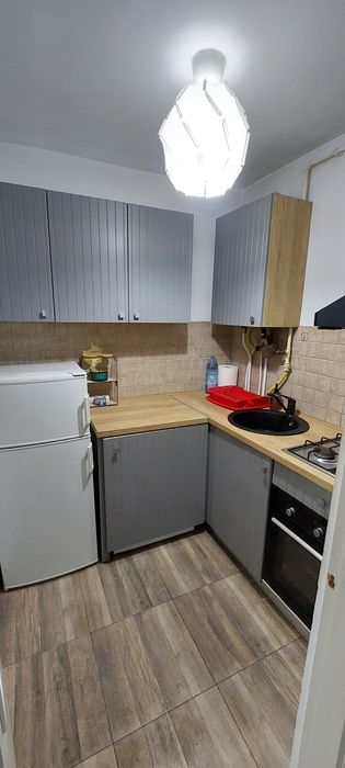 Închiriez garsoniera