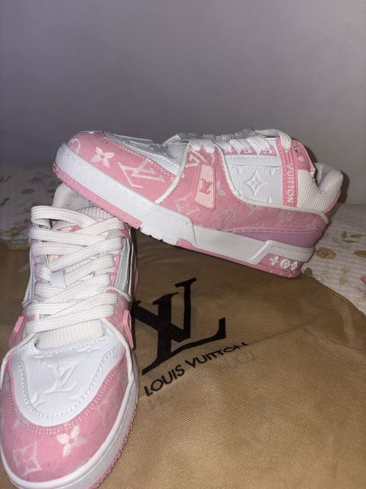 Louis Vuitton ,alb-roz ,nou nout cu eticheta.