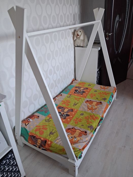 Pat din lemn tip cort cu saltea ptr copii