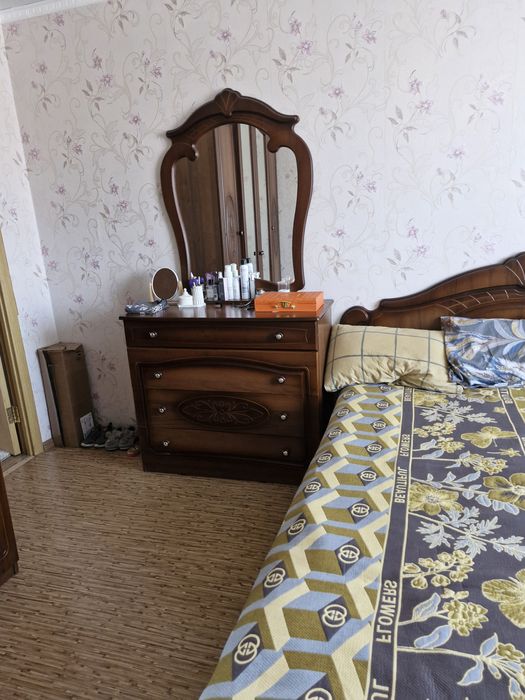 Продаю спальный гарнитур