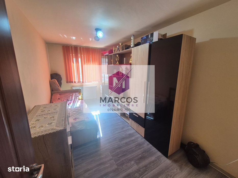 Vand apartament 3 camere Micro 3