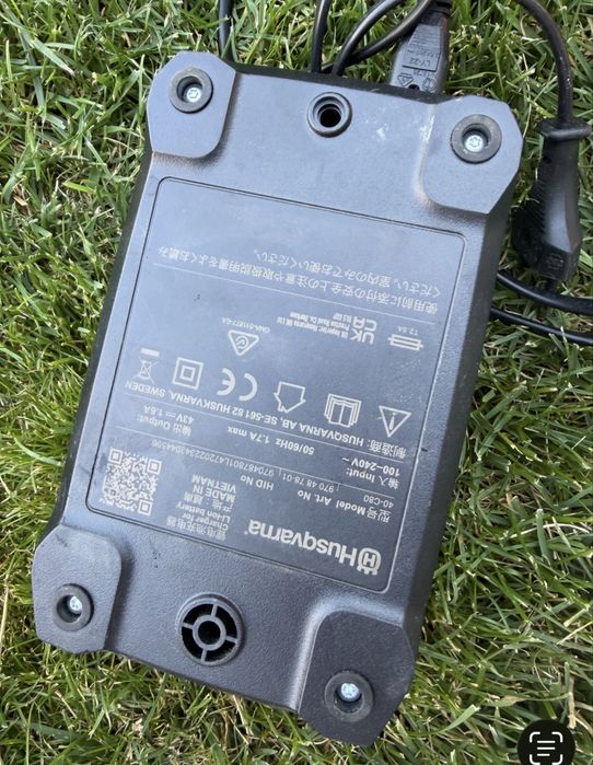 Акумулаторен храсторез Husqvarna 215iHD45, 36 V, 2 Ah, 45 см, с батерия и зарядно
