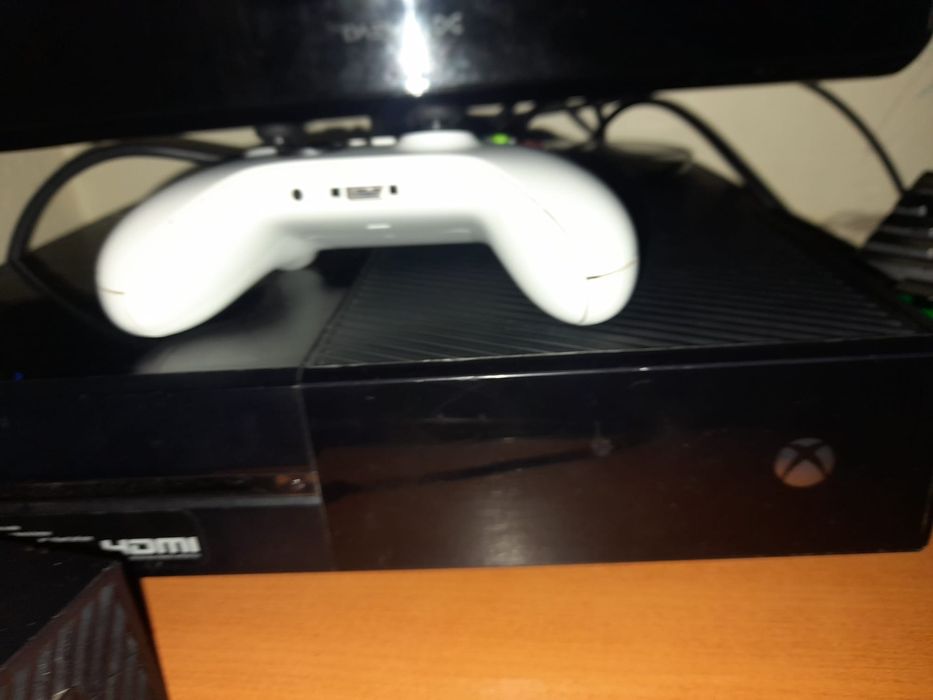 XBOX ONE perfect doar cu o zgarietura