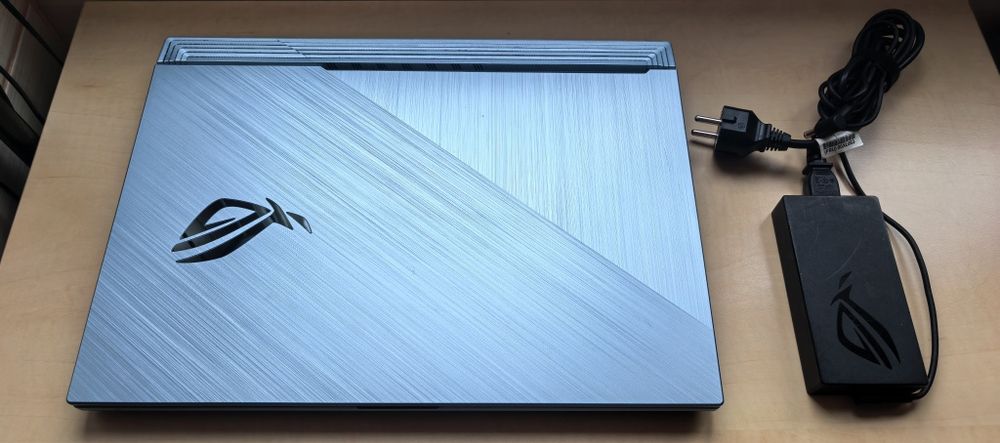 Laptop Asus ROG Strix G_17.3"FHD_i5 9300H_GTX 1650 4GB_SSD_DEFECT_