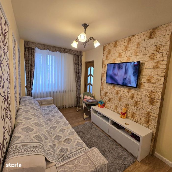 Vând apartament cu 4 camere ultracentral