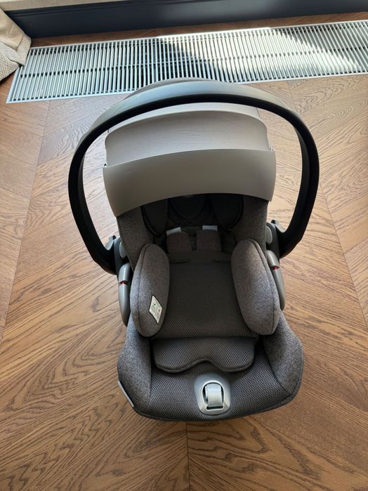 Продам автокресло Cybex
