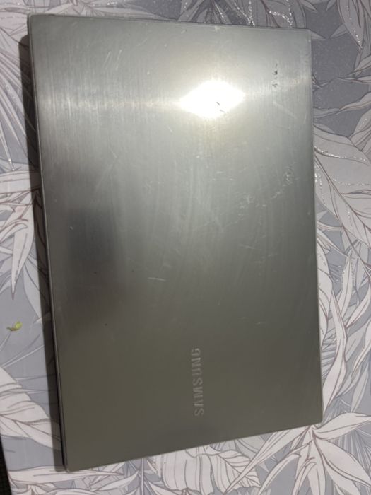 Модель ноутбука: Samsung NP305V5A