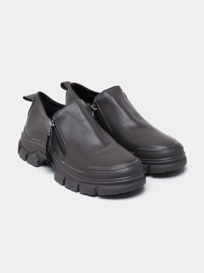 Kuzgi sifatli yangi ayollar oyoq kiyimi sotiladi