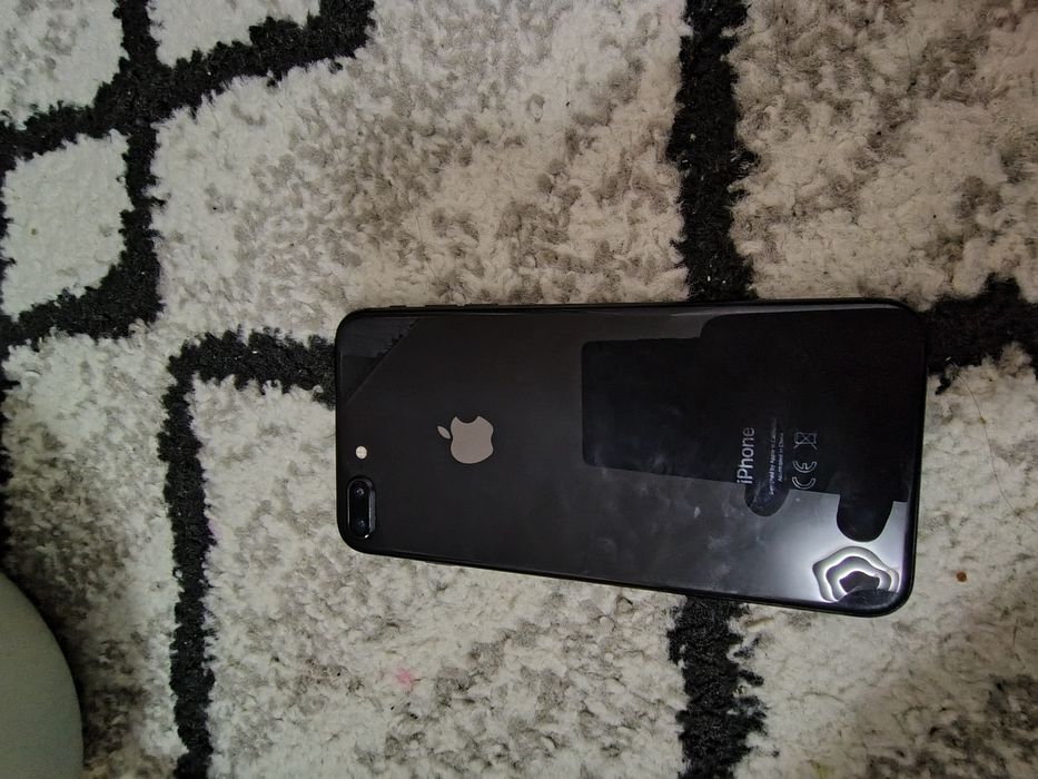 Vând iPhone 8plus defect