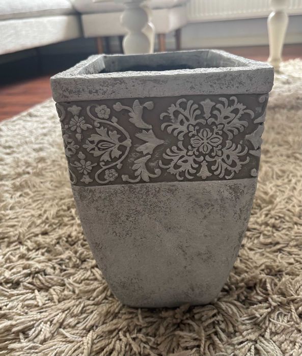 2 ghivece decorative Mobexpert pentru grădină/exterior – stare impecabilă