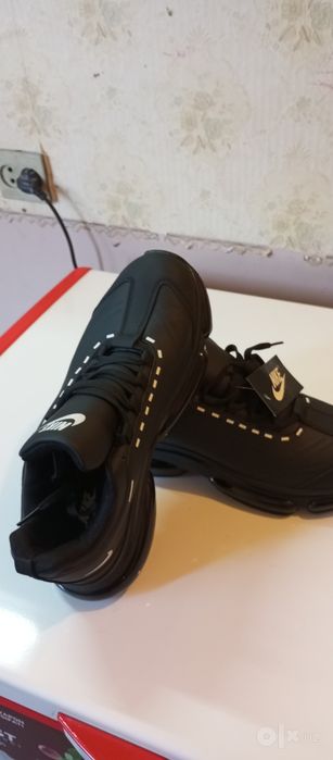Кроссовки NIKE новые
