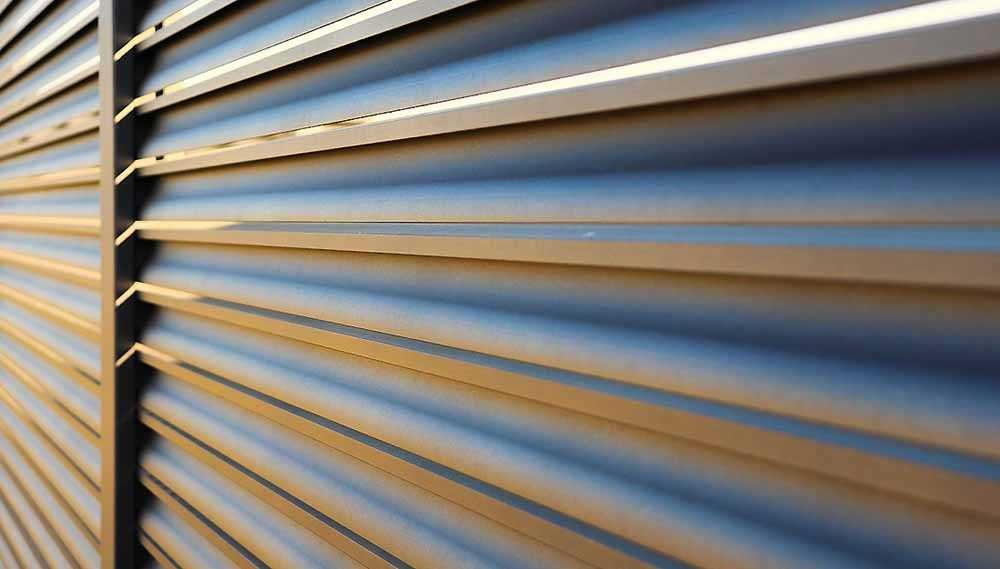 Vand garduri si porti moderne din plasa bordurata, sipca metalica fier