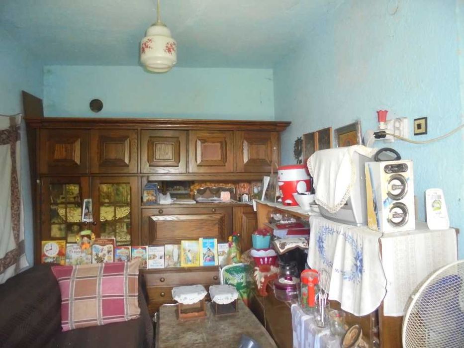 СПЕШНО Продавам къща с двор