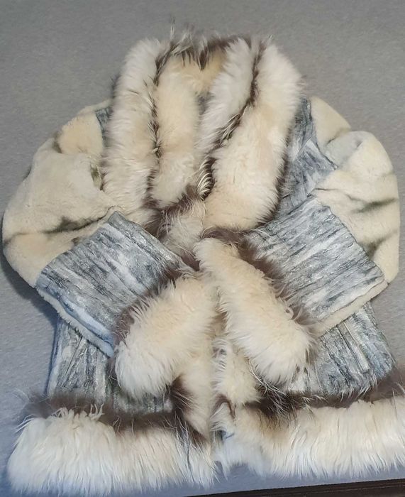 Палто естествена кожа със сребърна лисица