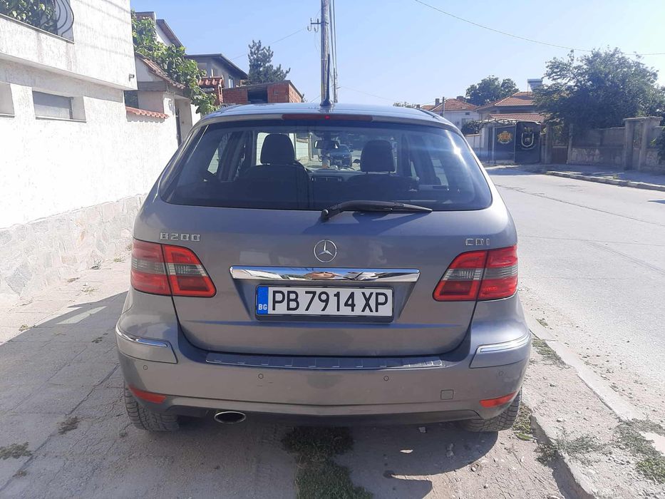 Продавам семейния Мерцедес B200