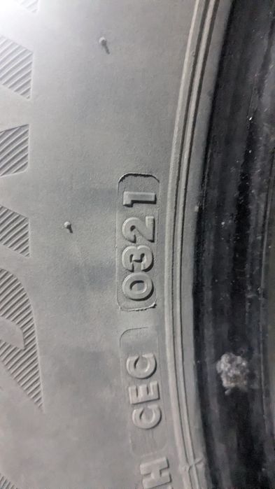 Резина Bridgestone размером 245/50/20