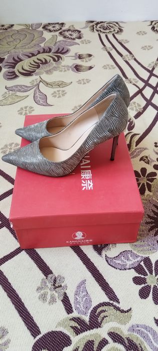 Высокие каблуки, шпильки