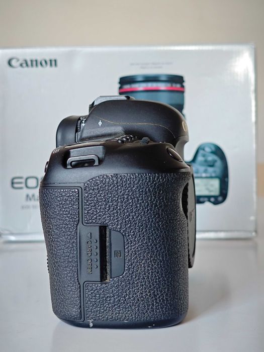 Vand body Canon EOS 5D Mark IV - stare excelenta - full box
