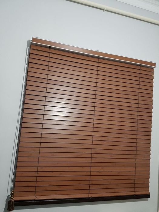 Parda Жалюзи derazaga