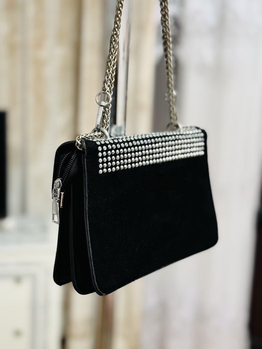 Geantă neagra din catifea cu model din pietre swarovsky de la PRADA