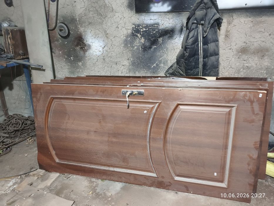 Двери из дерева 10000