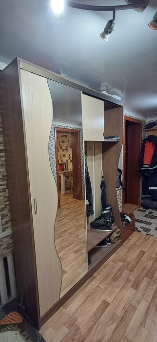 Продам шкаф в прихожую
