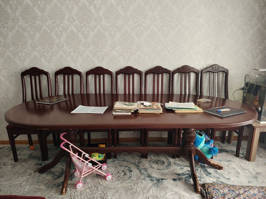 Стол, стул хорошего состояния