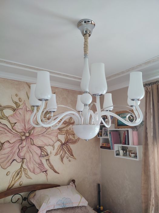 Продам люстру производитель Италия