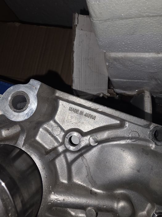 Помпа Land Cruiser 100