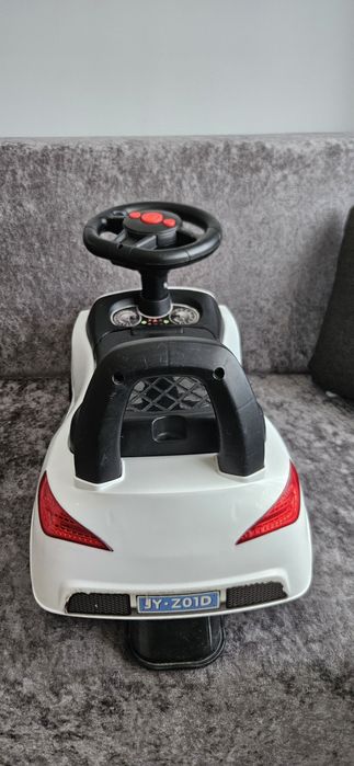 Продавам детска кола за бутане без родителски контрол
