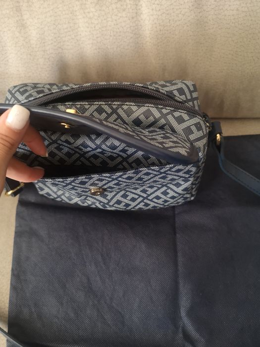 Tommy Hilfiger чанта