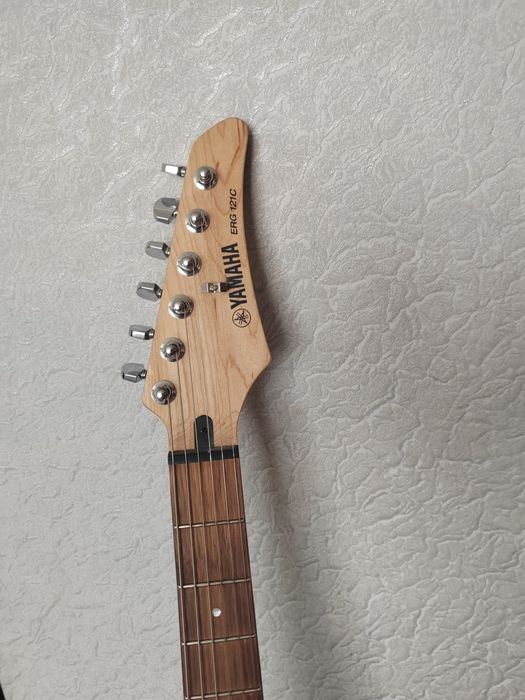 Электрогитара Ямаха суперстрат с комбиком