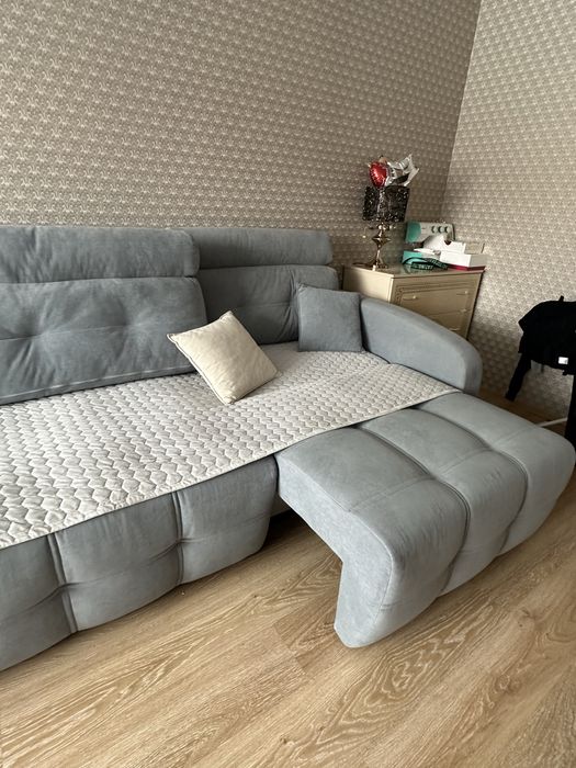 Мягкий уголок, диван.