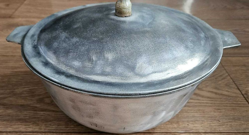 Казан производство СССР 3 л. Район 1000 мелочей.