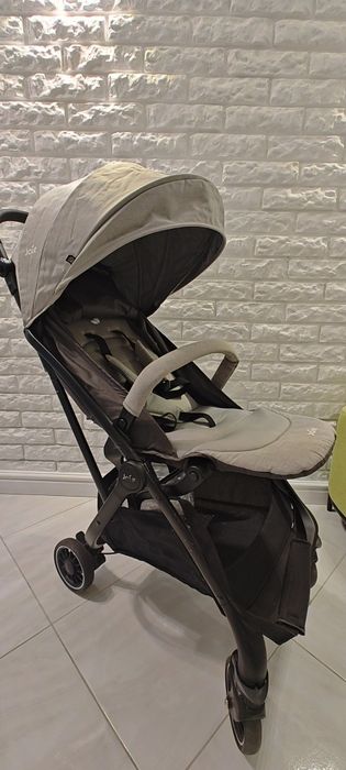 Продам детскую прогулочную коляску