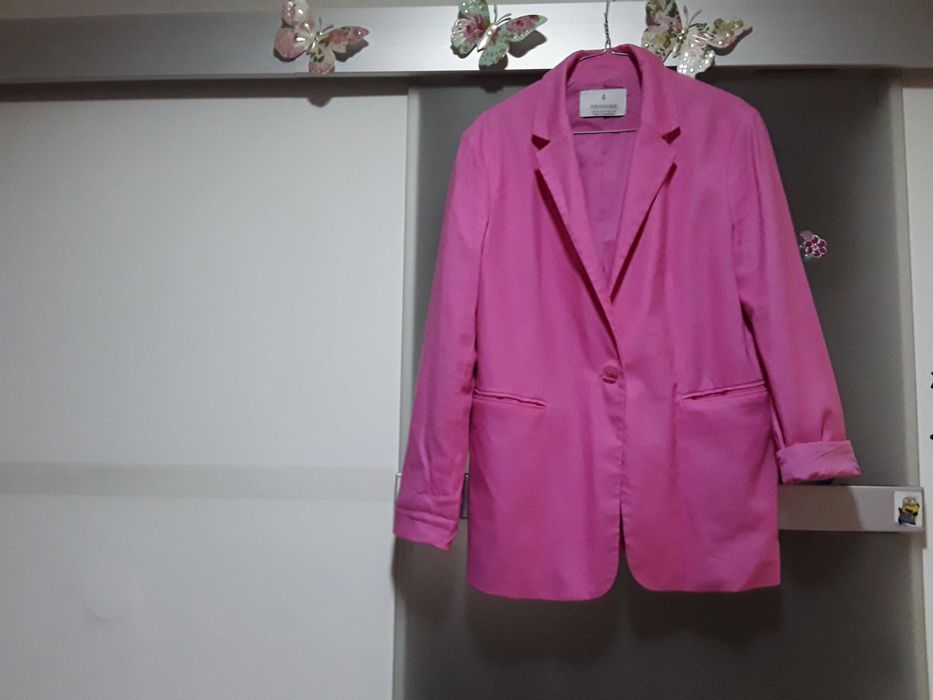 Geacă damă bleumarin 42  ,pardesie  rochițe bumbac  marimea M ,sacou Stradivarius  blugi Prada  ,fusta blugi  Only ,pantalon Bej  , toate 250  lei