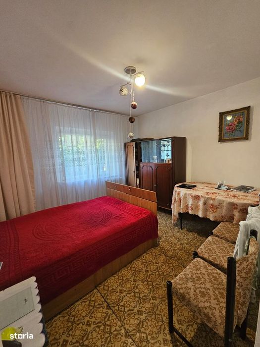 Apartament 3 camere, decomandat, etajul 1. Lăpuș