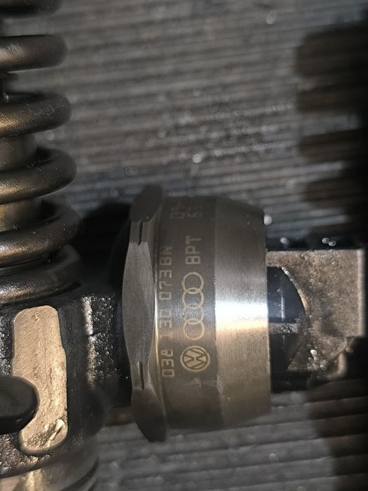 Injectoare  / injector 1.9 TDI BLS Golf 5 Octavia 2 Touran Passat B6