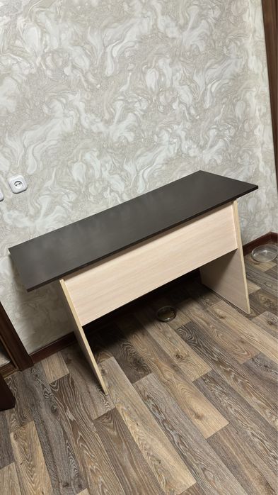 Отдам даром Стол.