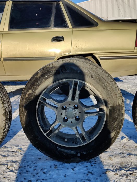 Продам летный резины с титановый диском