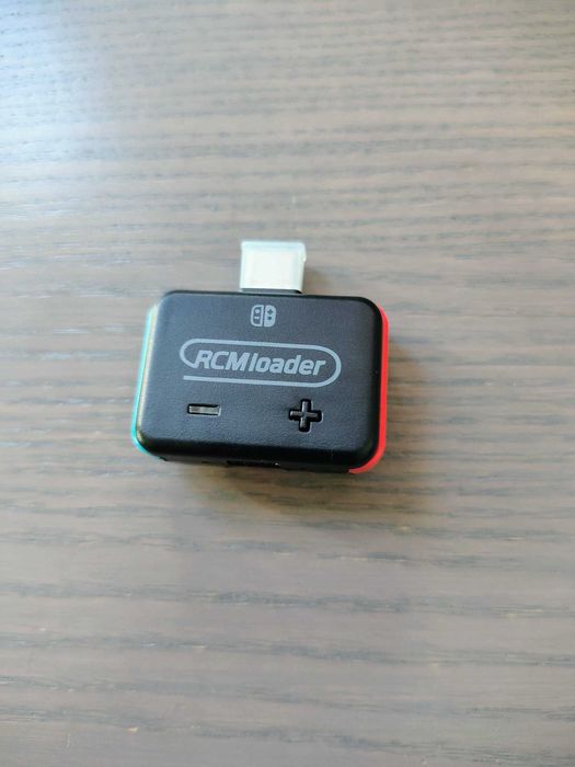 Продавам Nintendo Switch RCM със 512GB карта