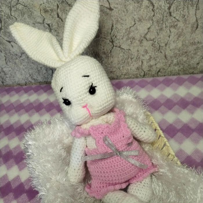 Вязаная зайка амигуруми