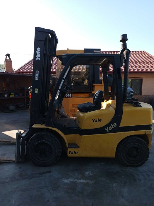 Motostivuitoare Cat si Yale