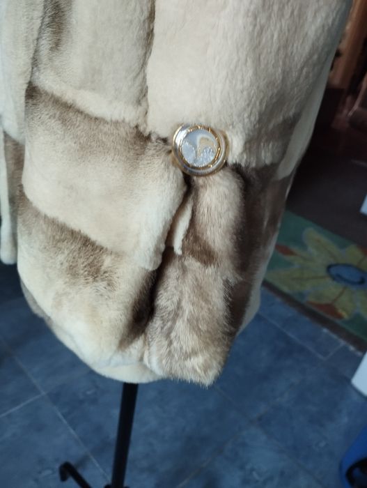 Норковая шуба продаётся