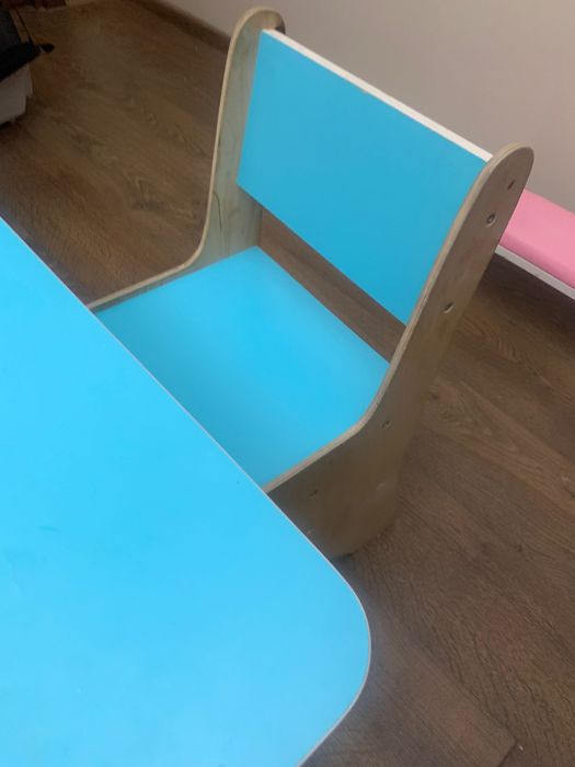 Стол детский с двумя стульчиками